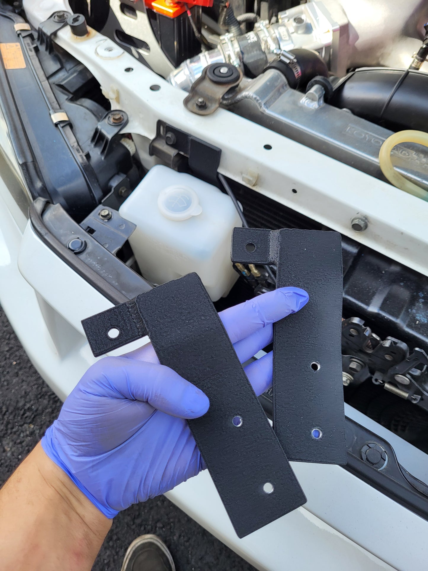 R34 GTT Window Wash Fluid Reservoir